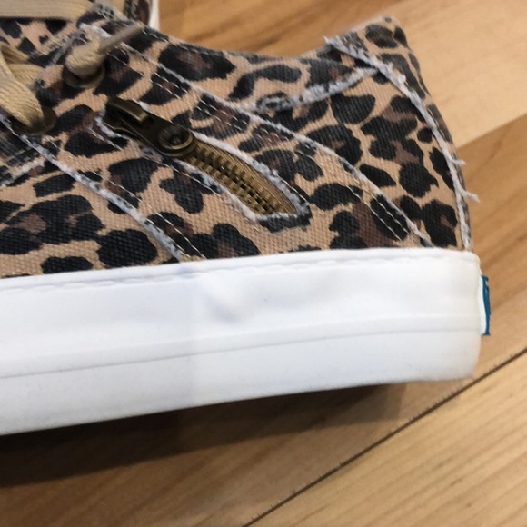 Super Cute  Sneakers - Picture 4 of 6